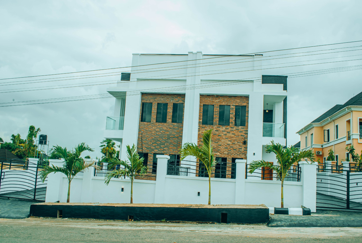4 bedroom duplex for sale in kolapo ishola