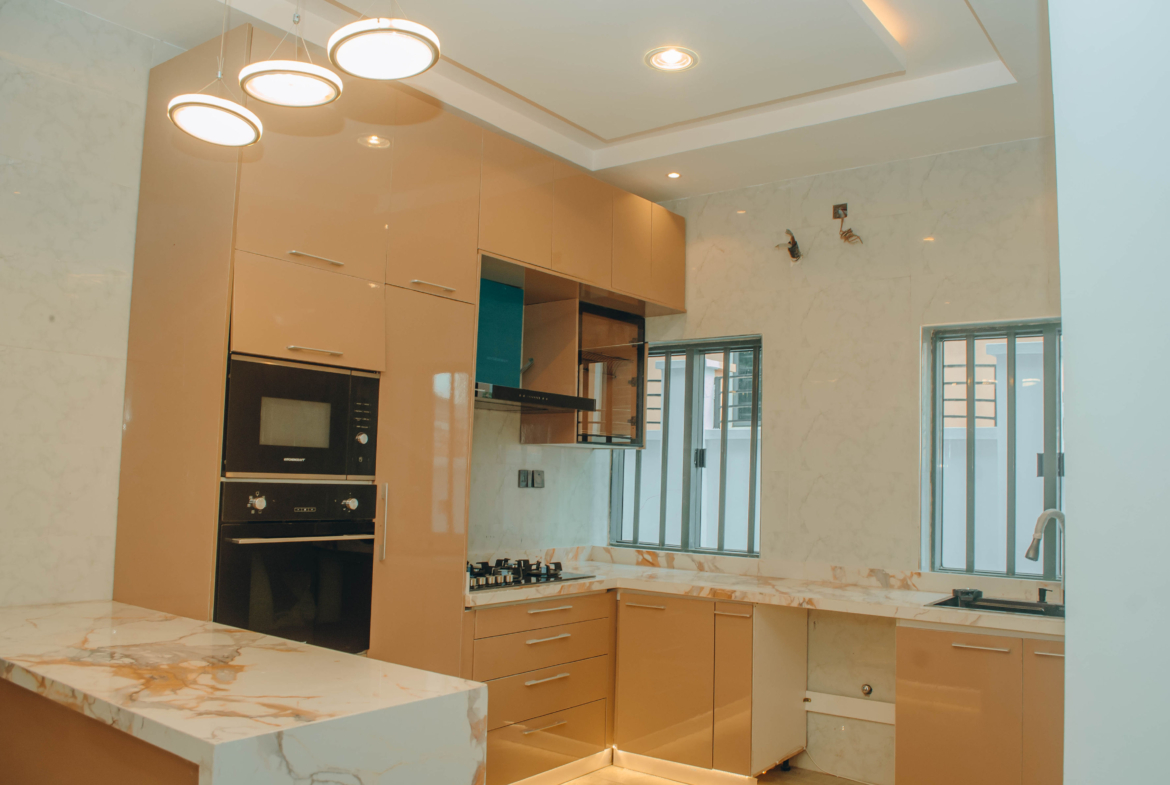 4 bedroom duplex for sale in kolapo ishola