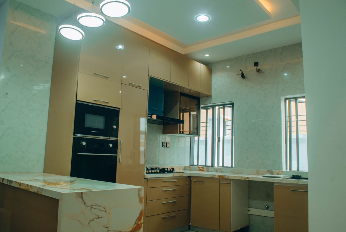 4 bedroom duplex for sale in kolapo ishola