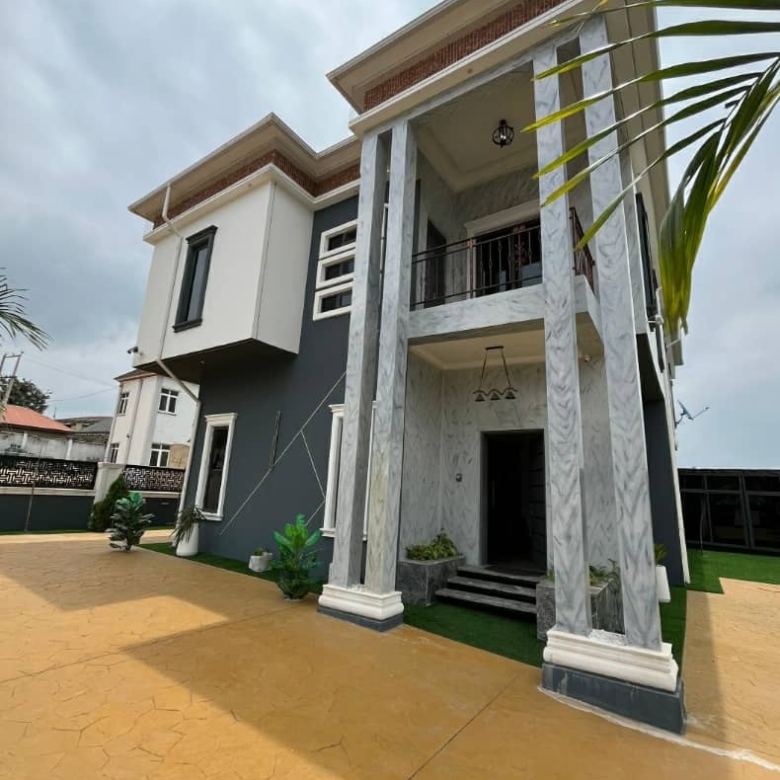 4 bedroom detached duplex