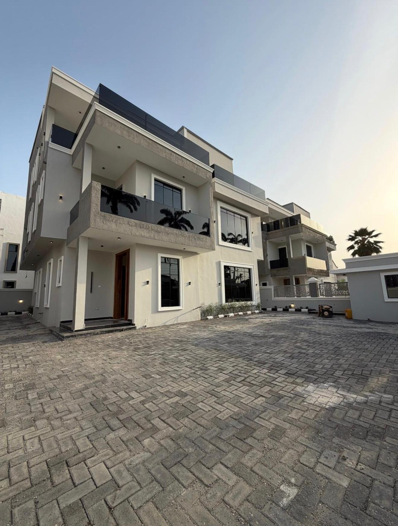 A detached 6 bedroom duplex with BQ and swimming pool A detached 6 bedroom duplex with BQ and swimming pool